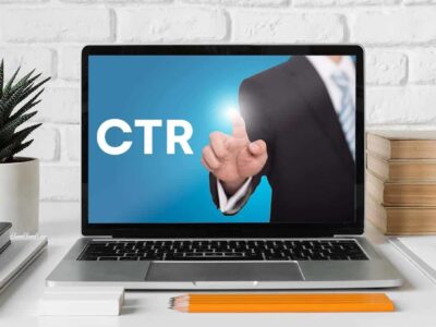 laptop z napisem ctr